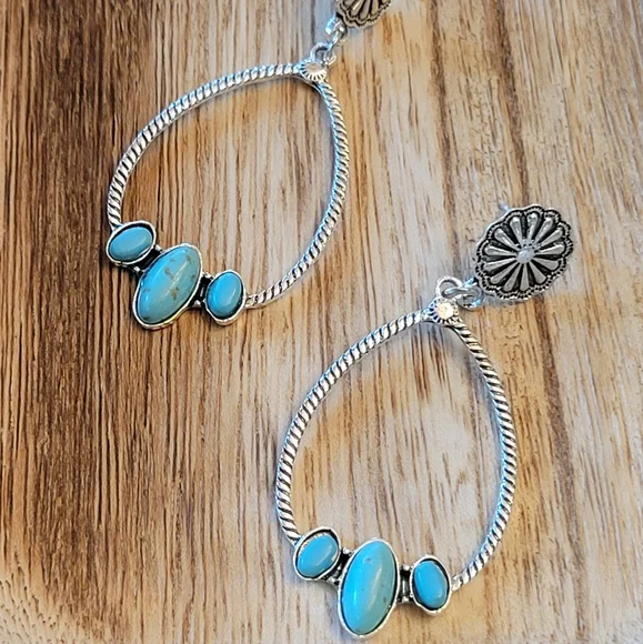 Three-Stone Turquoise Howlite Concho Twist Drop Dangle Earring, cowgirl chic - Picture 2 of 6